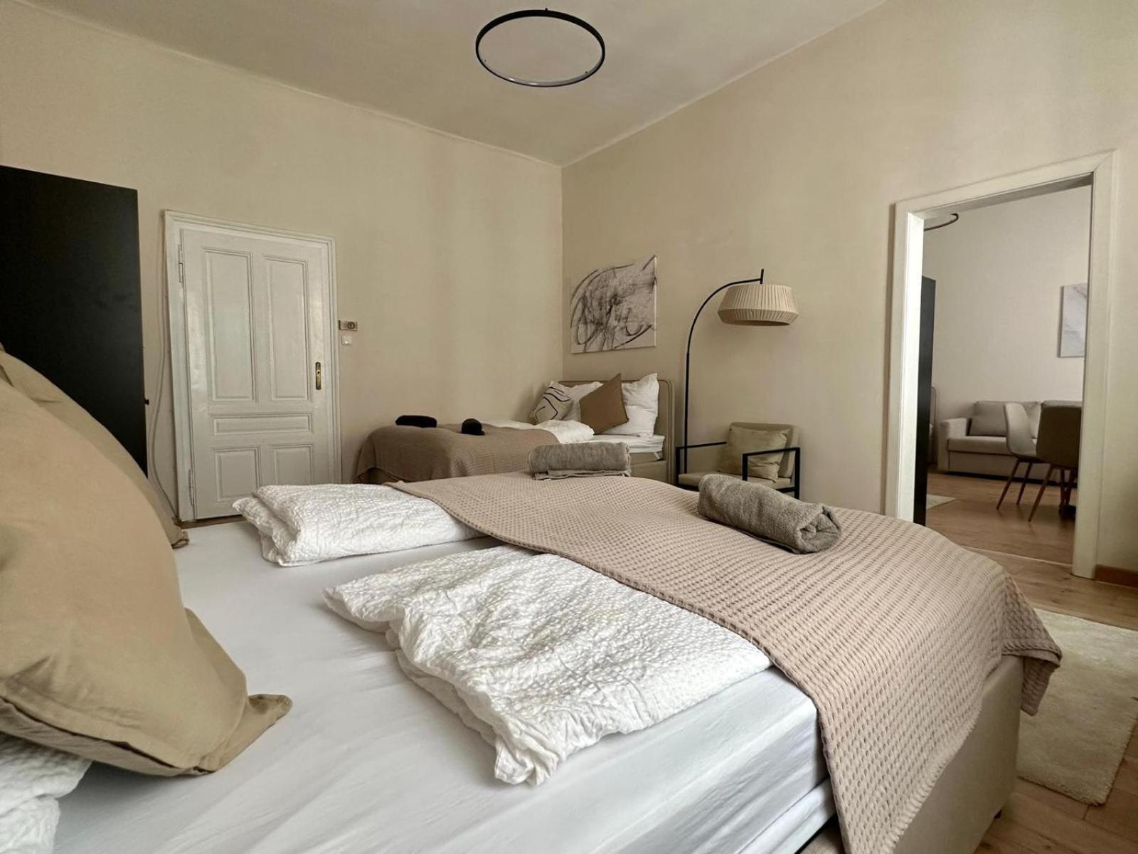 Spacious Apartment, 3 Min To U6 Metro Viena Exterior foto